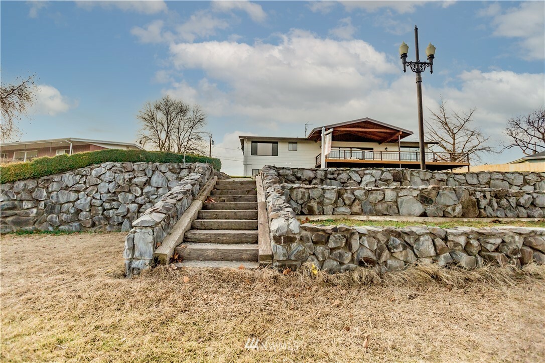Property Photo: 1319 Barleen Drive WA 99362