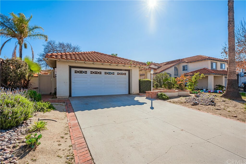 Property Photo:  40010 Calle Yorba  CA 92562 