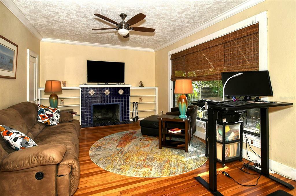 Property Photo:  2437 Temple Street  FL 34239 