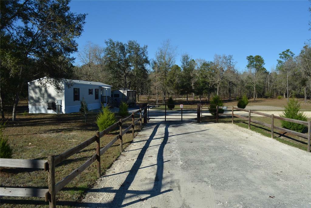 Property Photo: 28024 SW 127th Avenue FL 32669