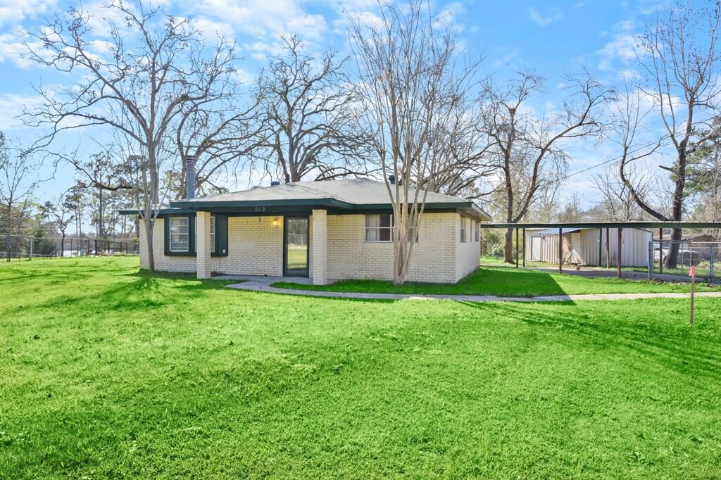 Property Photo: 249 Park Lane TX 77335