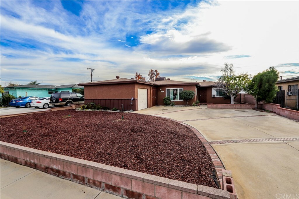Property Photo:  1537 W Flora  CA 91762 