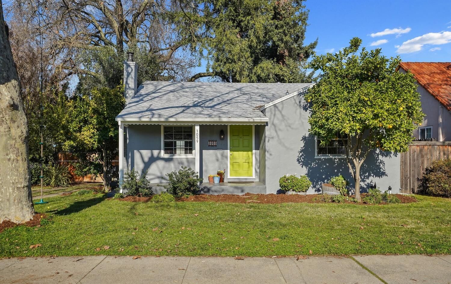 Property Photo: 1059 Perkins Way CA 95818