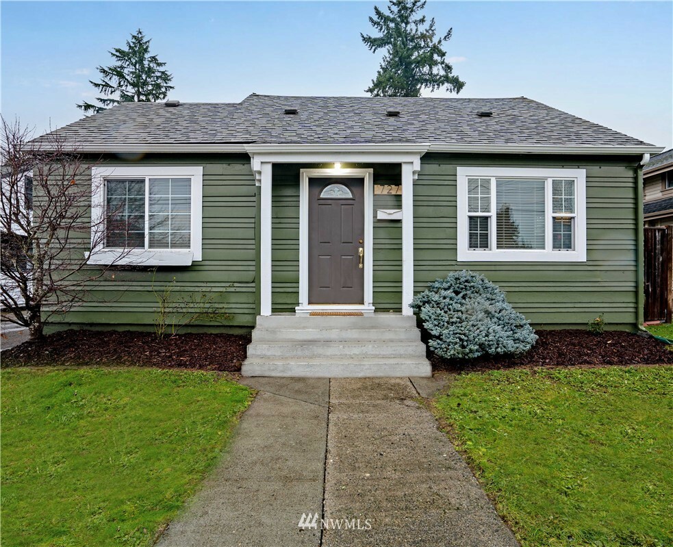 727 4th Street NW  Puyallup WA 98371 photo