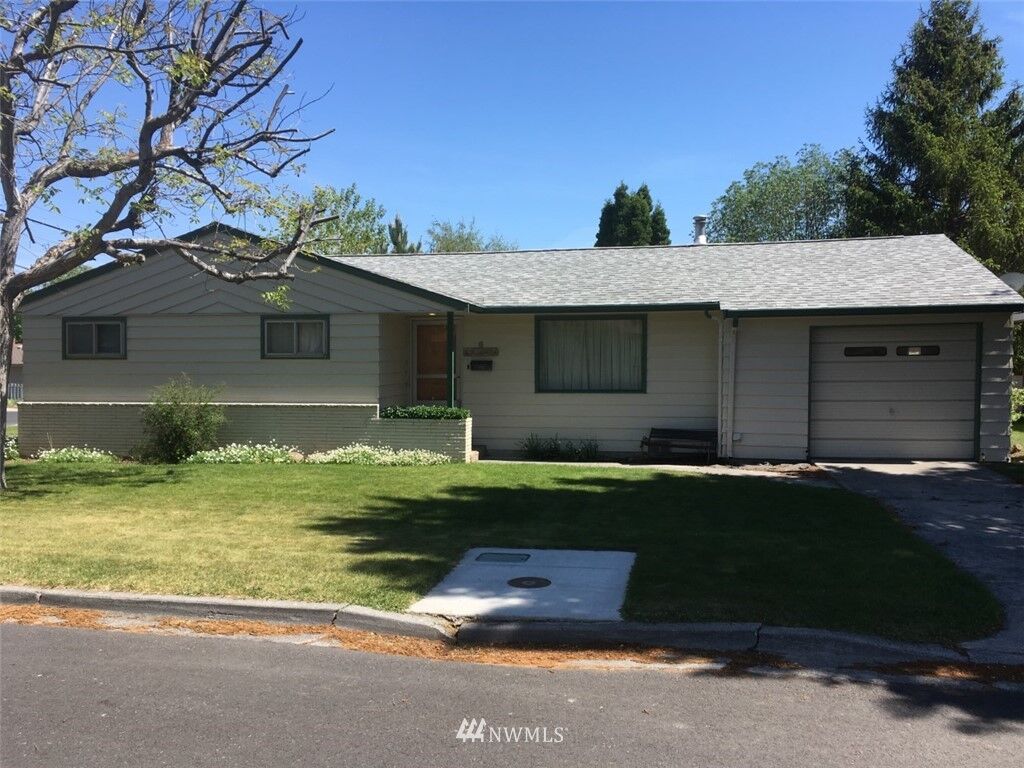 Property Photo: 6 G Street SW WA 98823