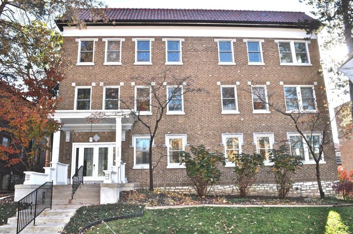 7506 Byron Place 3  Clayton MO 63105 photo