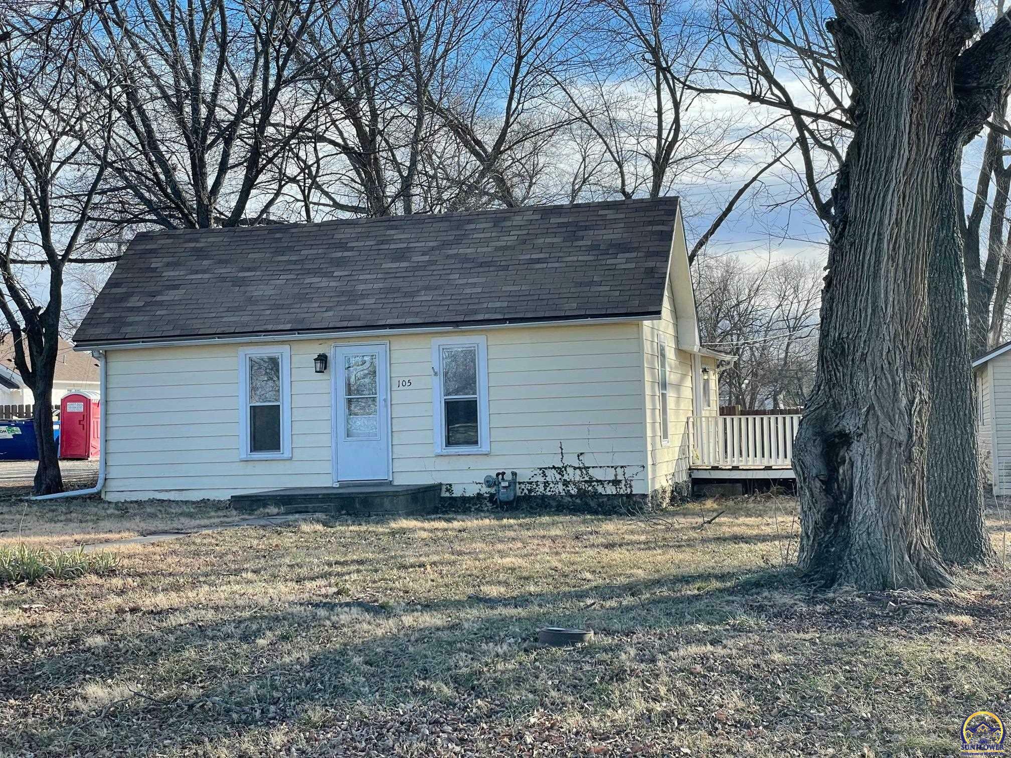 Property Photo:  105 W Wyandotte St  KS 66512 