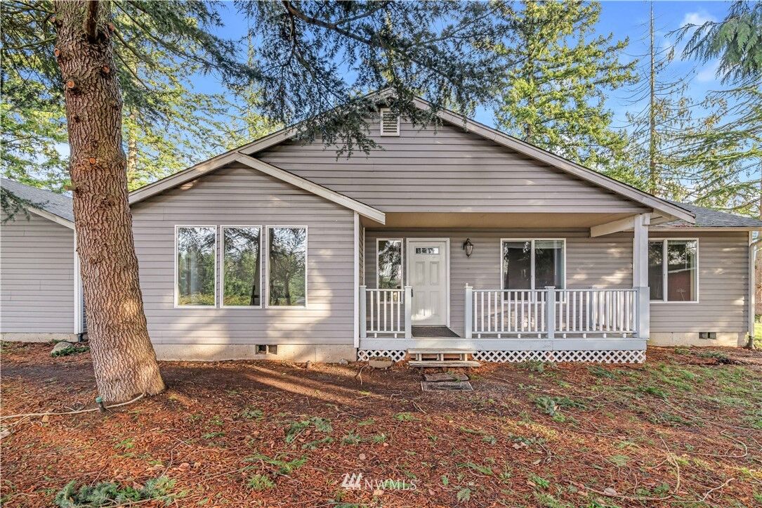 Property Photo: 10720 140th Avenue E WA 98374