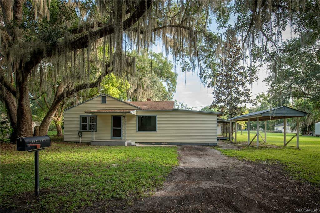 Property Photo:  329 NE 10th Street  FL 34428 