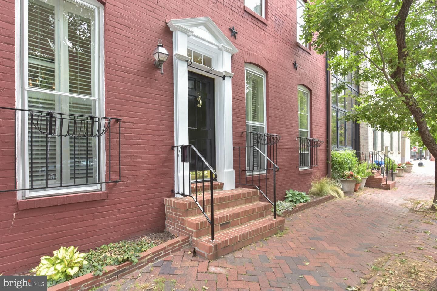 Property Photo: 801 Cameron Street VA 22314