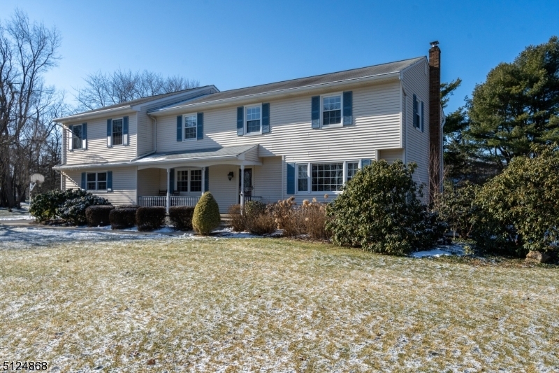 Property Photo:  6 Heather Hill Way  NJ 08833 