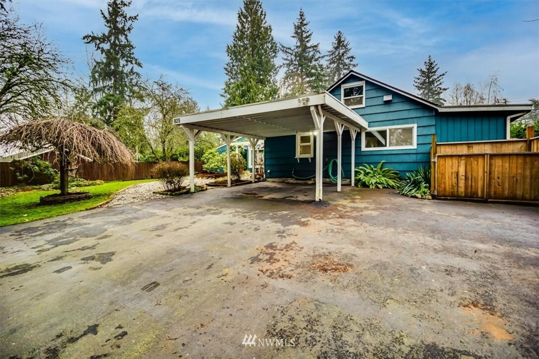 Property Photo:  825 S 142nd Street  WA 98168 