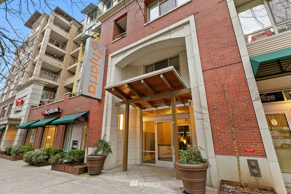 Property Photo:  1530 NW Market Street 404  WA 98107 