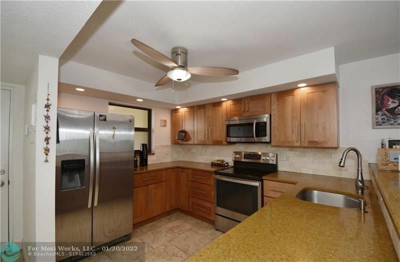 Property Photo:  2304 S Cypress Bend Drive 712  FL 33069 