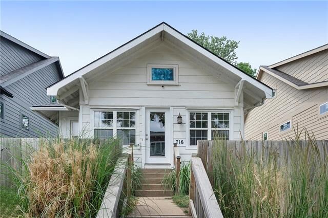 Property Photo:  716 W 44th Terrace  MO 64111 