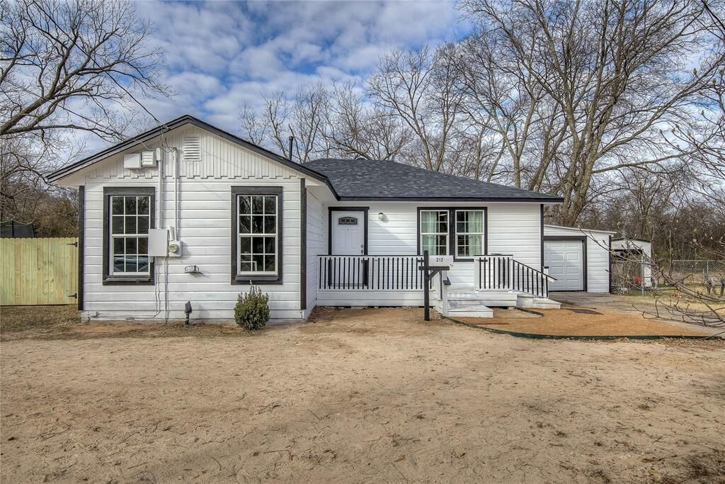 Property Photo:  212 Moore Street S  TX 75482 