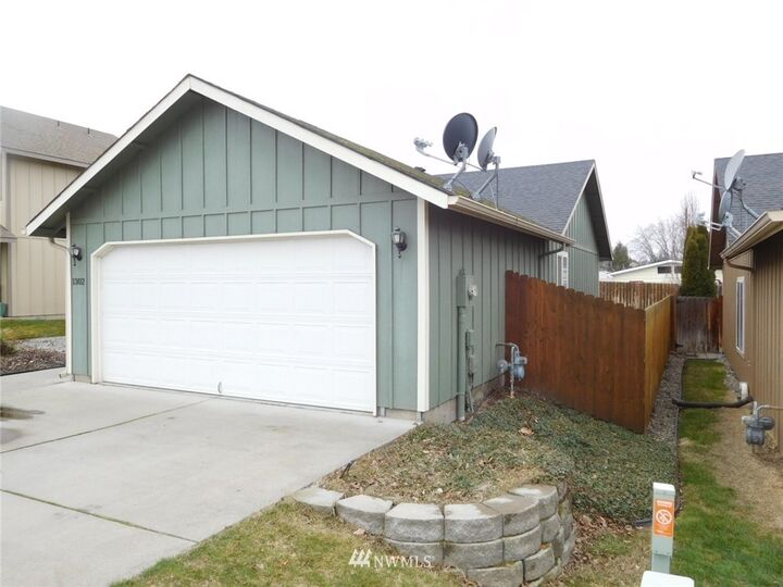 Property Photo:  1302 SE Newgate Drive  WA 99324 