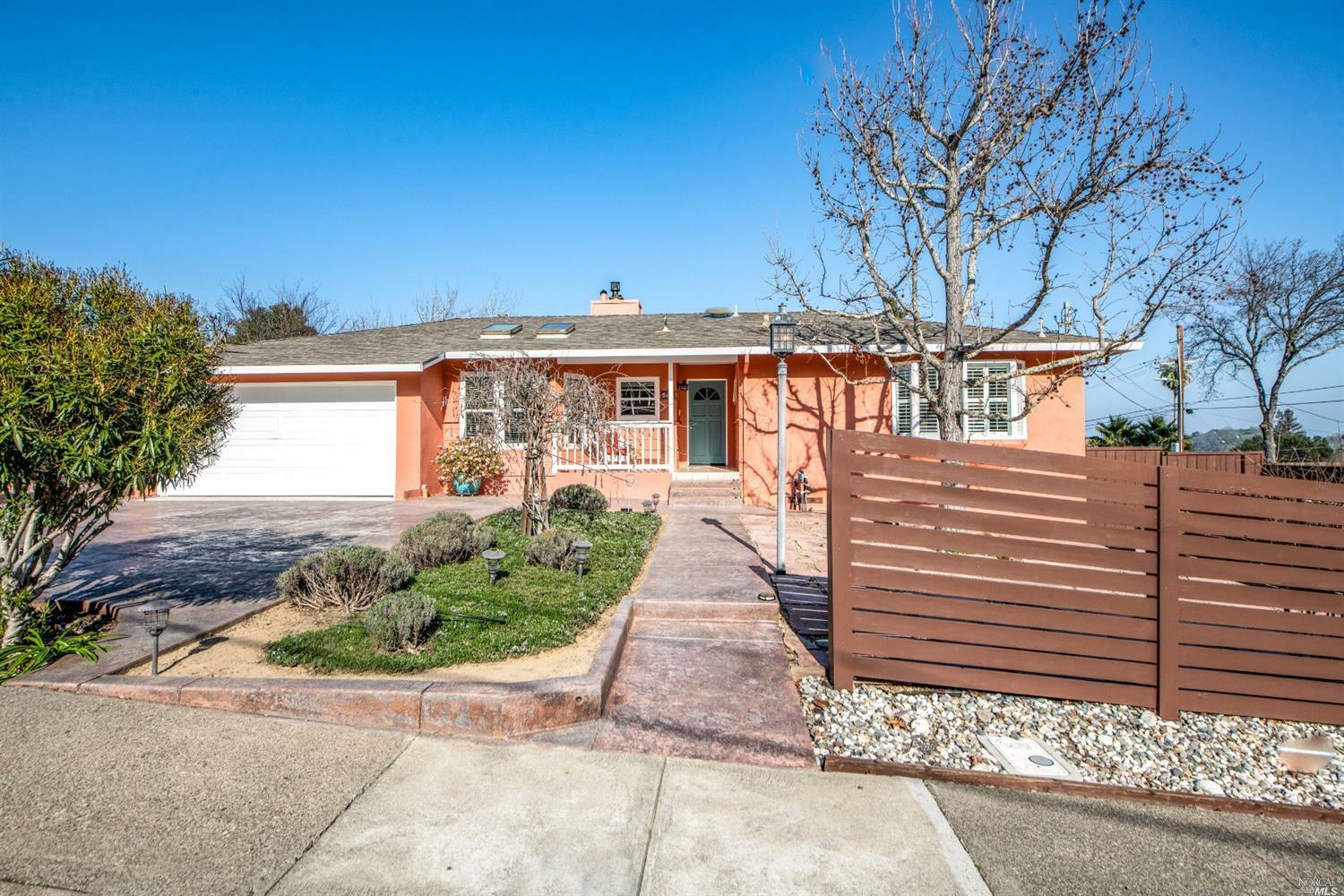 Property Photo: 510 Calle Arboleda CA 94949