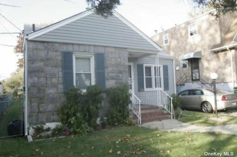 Property Photo:  160-09 134 Avenue  NY 11434 