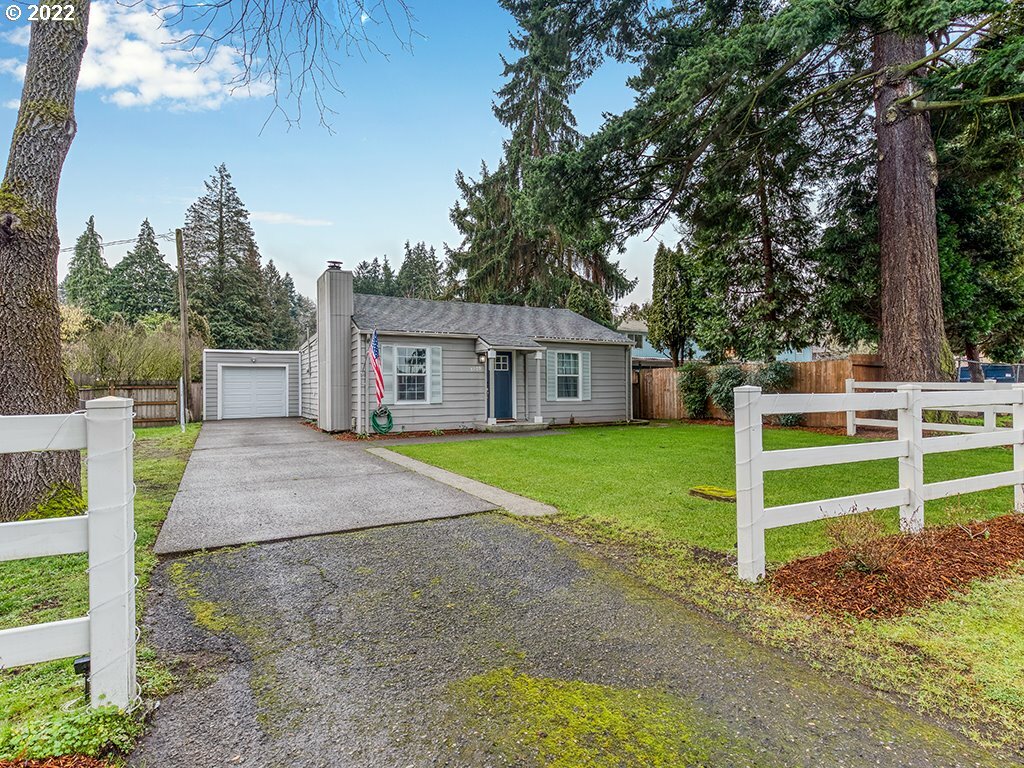 Property Photo:  3109 E 18th St  WA 98661 