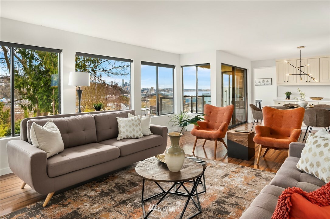 Property Photo: 2330 W Crockett Street 203 WA 98199
