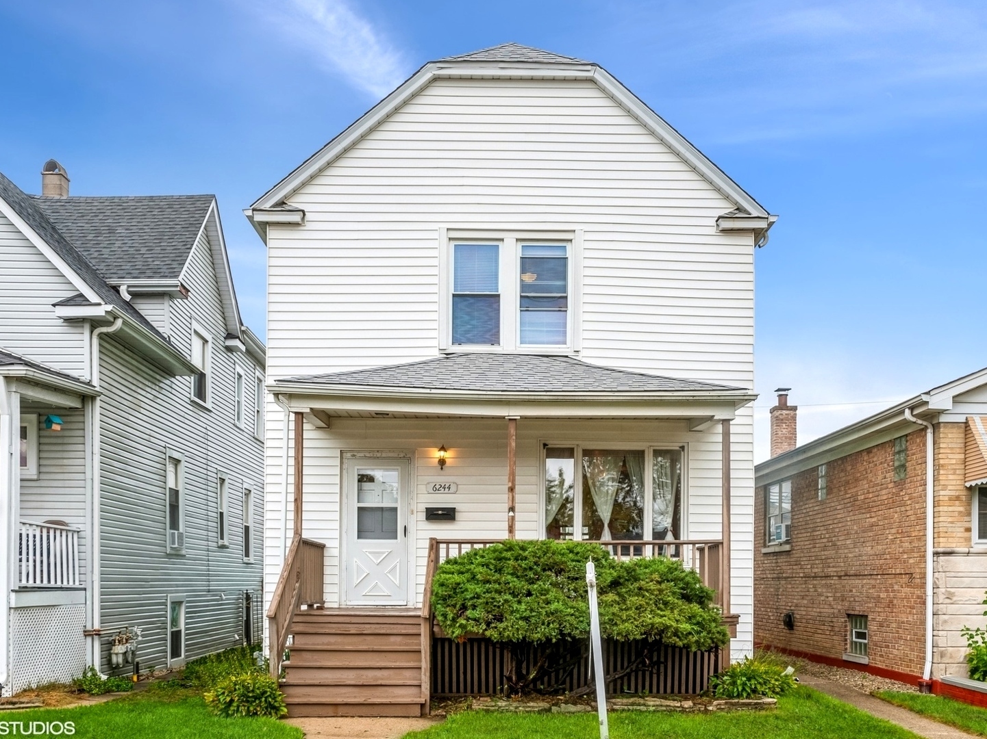Property Photo: 6244 W Newport Avenue IL 60634
