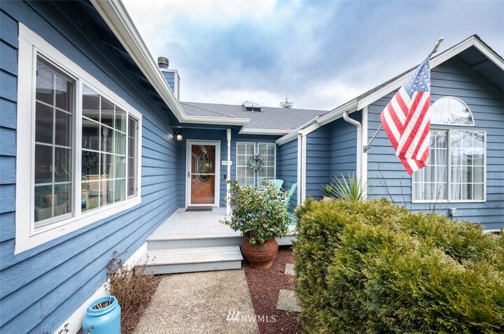 Property Photo:  11913 242nd Avenue E  WA 98321 