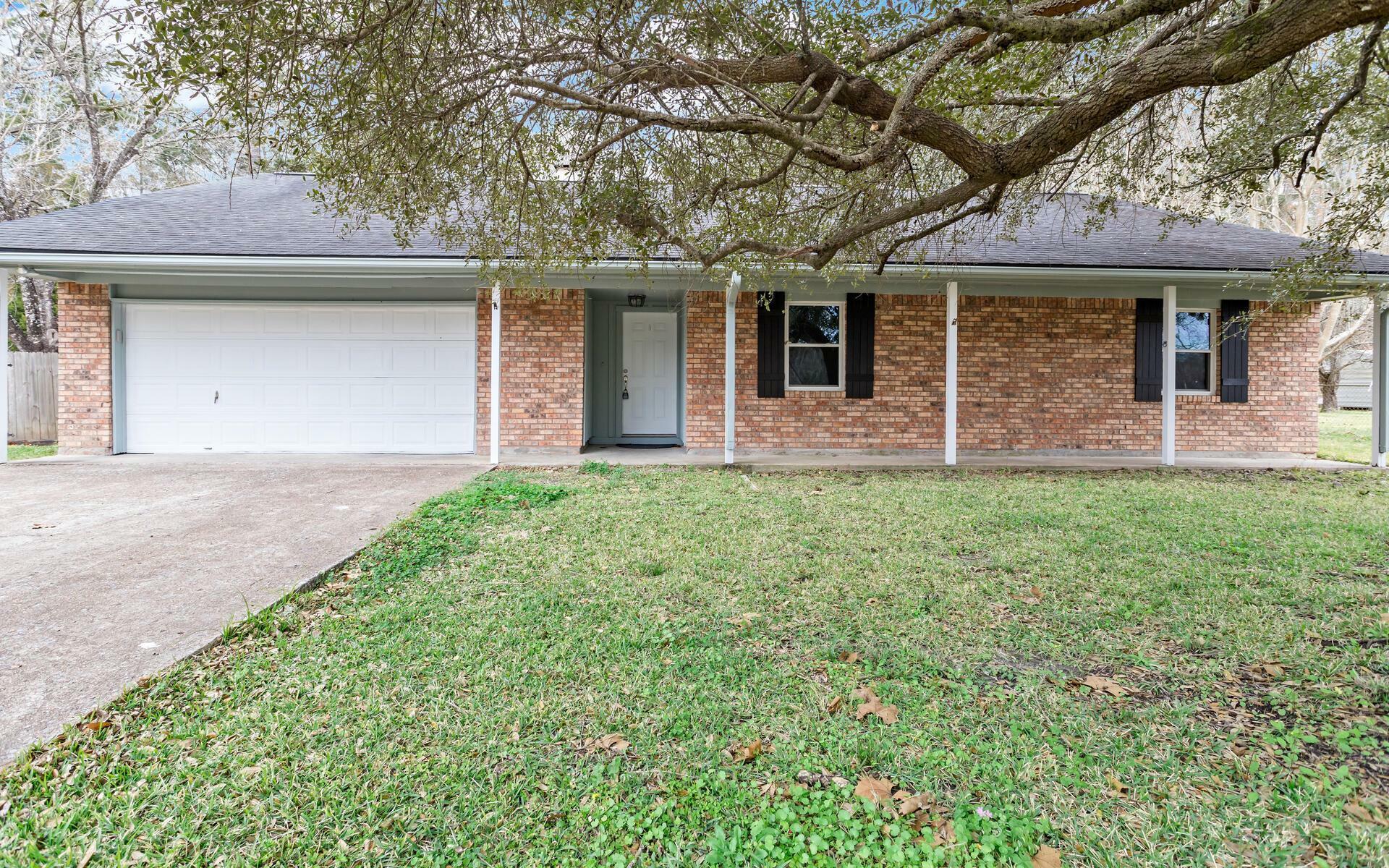 Property Photo:  260 Edna  TX 77657 