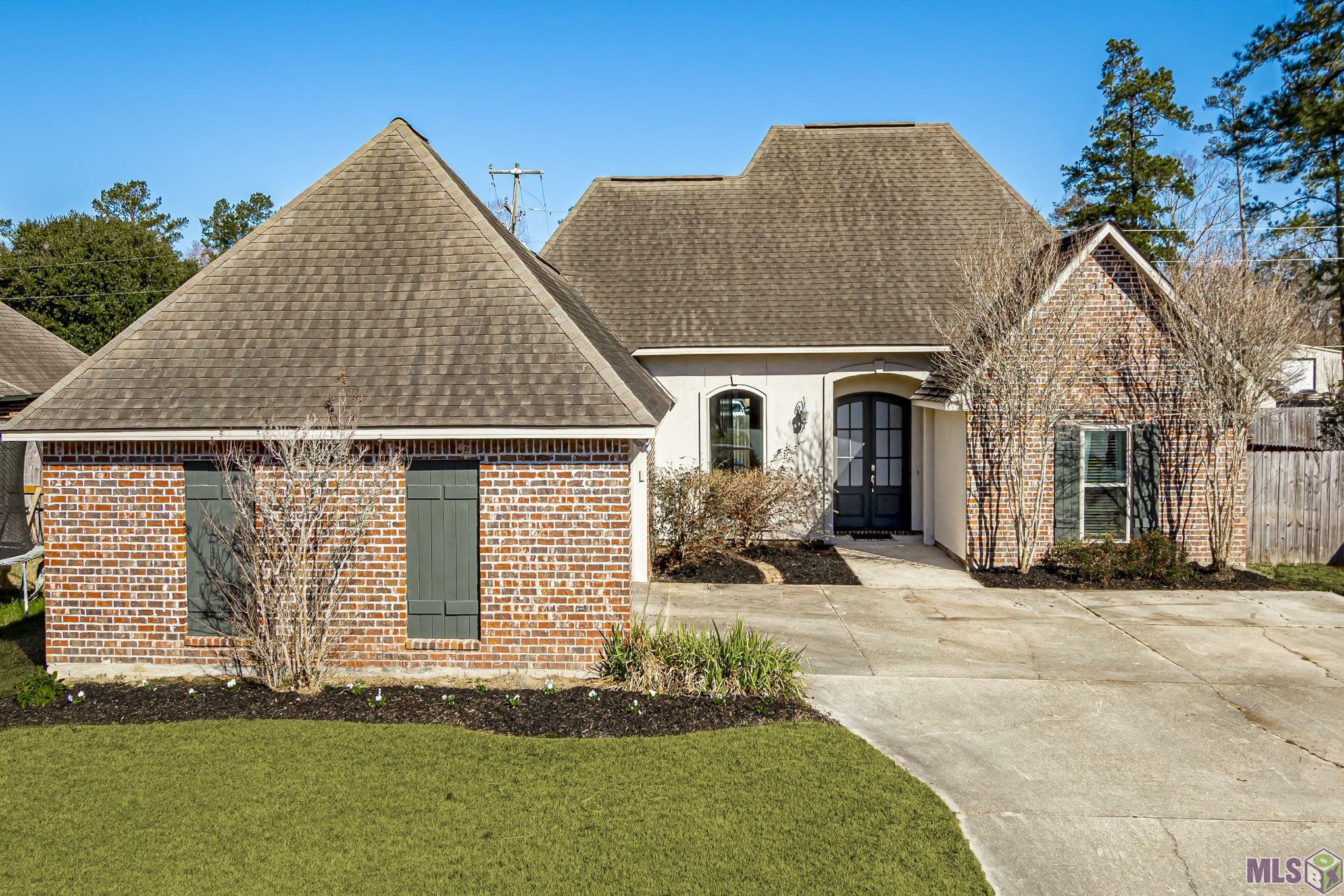Property Photo: 7493 Colonial Dr LA 70726