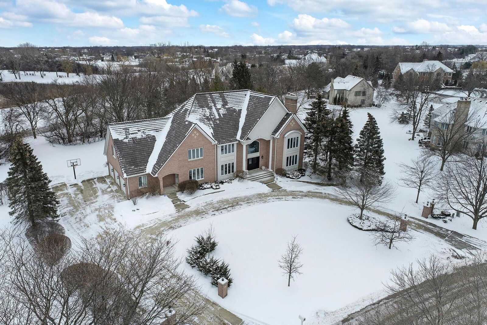 Property Photo: 9 Pembury Way IL 60010