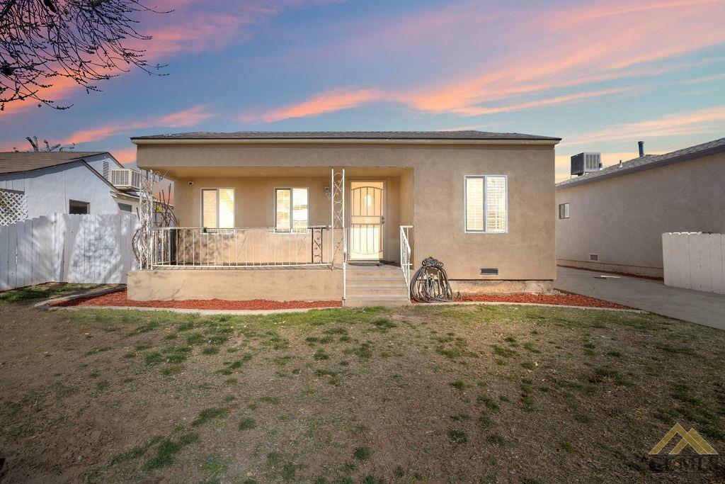 Property Photo:  242 Francis Street  CA 93308 