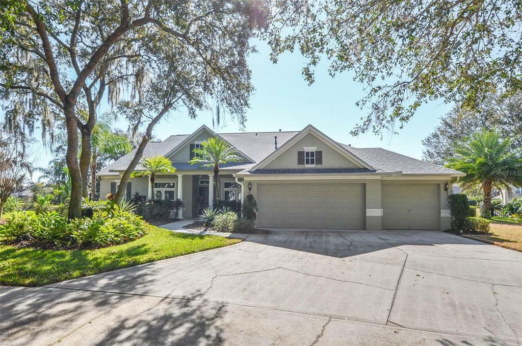 Property Photo:  5710 Eaglemount Circle  FL 33547 