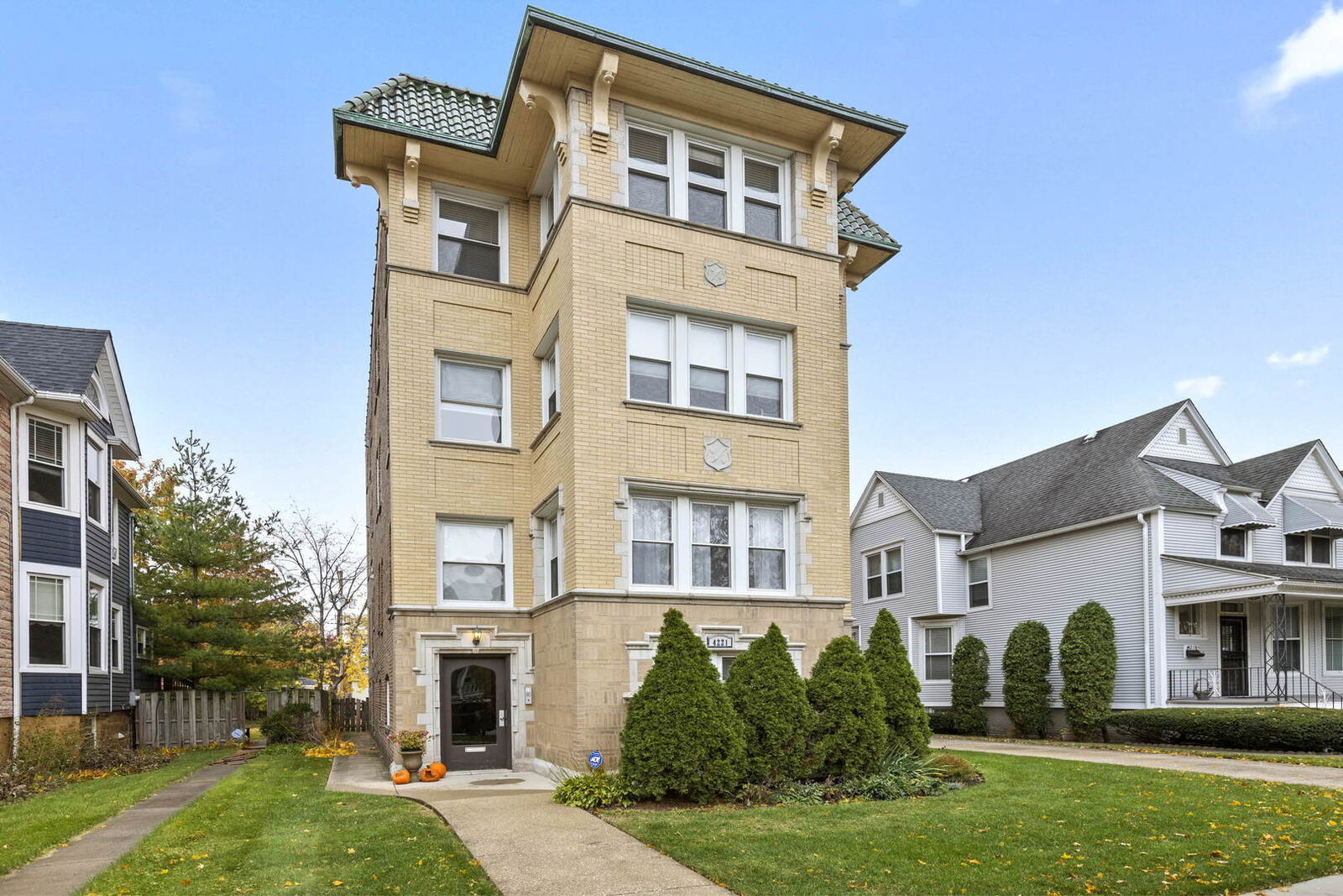 Property Photo: 4221 N Keeler Avenue G IL 60641