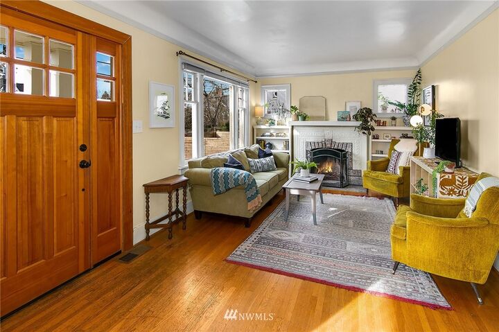 Property Photo: 7552 10th Avenue NW WA 98117