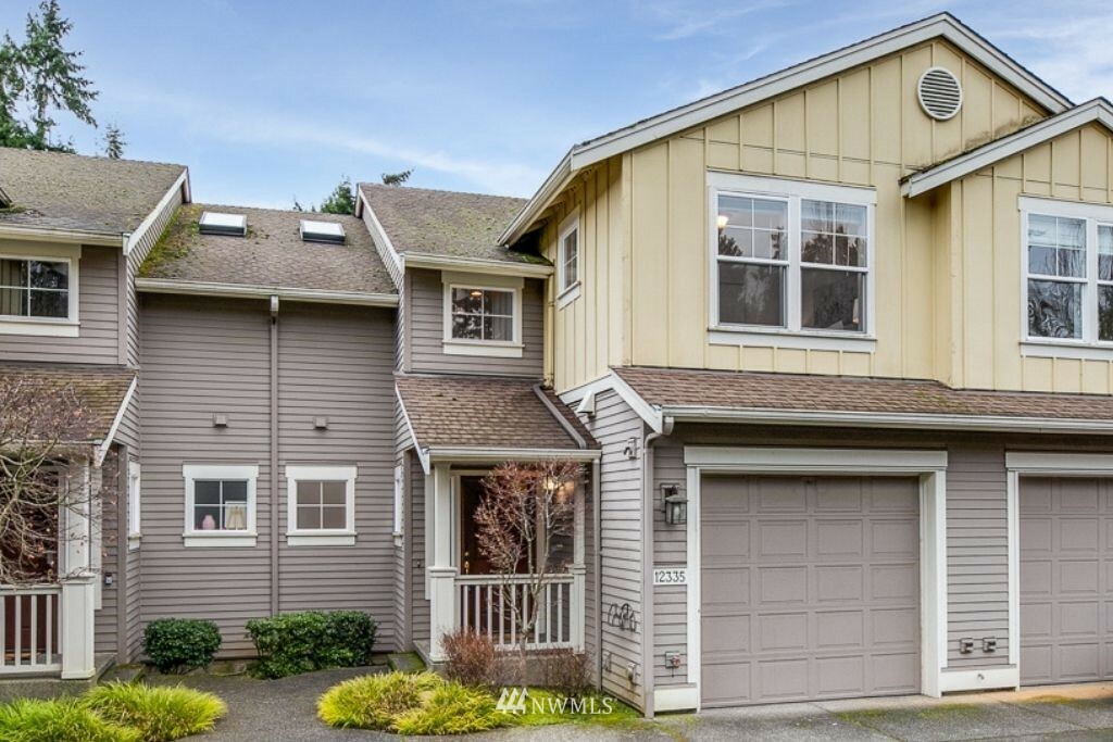 Property Photo:  12335 NE 92nd Street 14  WA 98033 