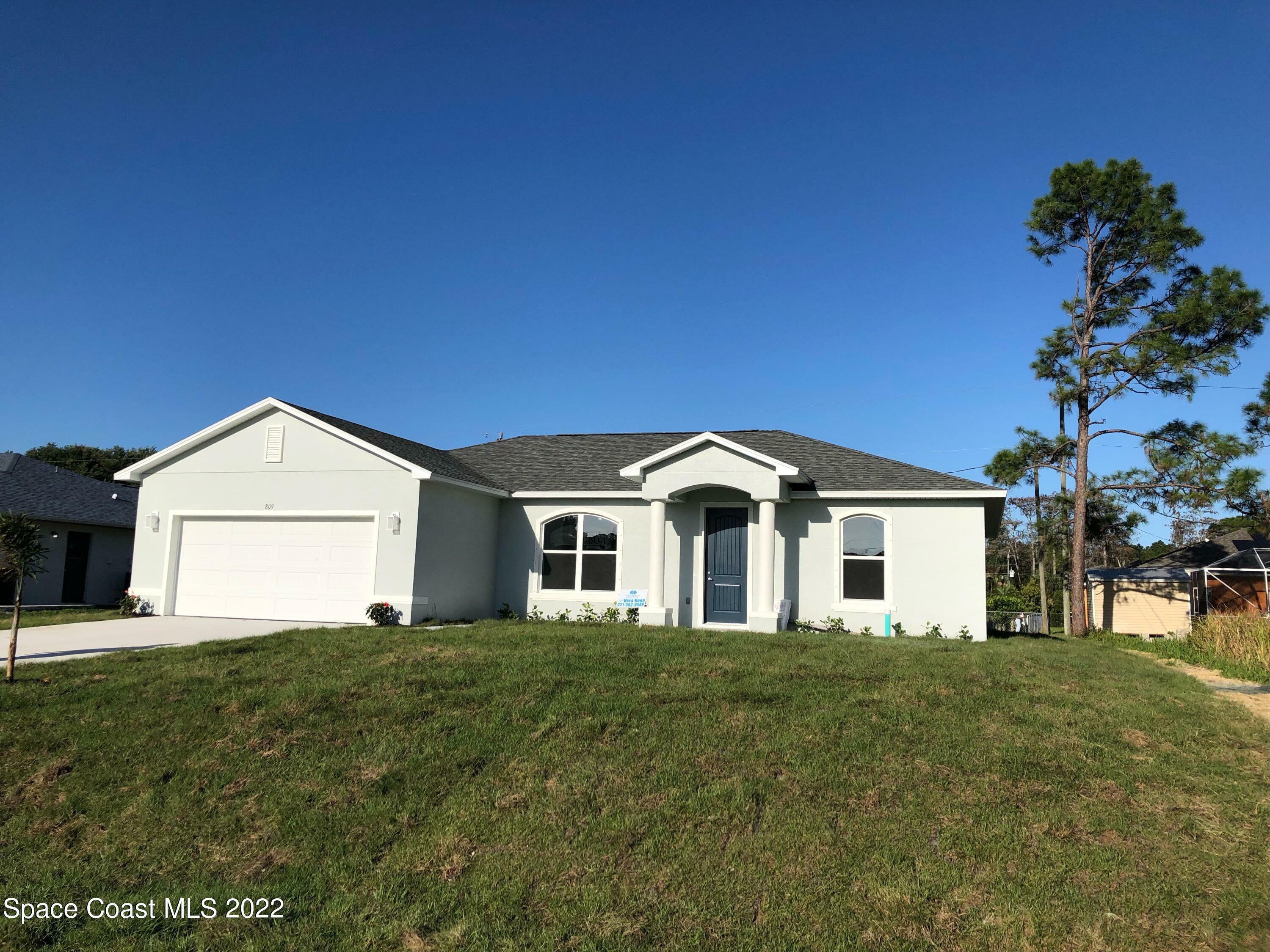 Property Photo:  809 Seven Gables Circle SE  FL 32909 