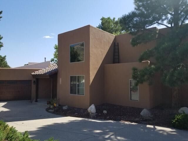 Property Photo:  3905 Calle Castano NE  NM 87111 