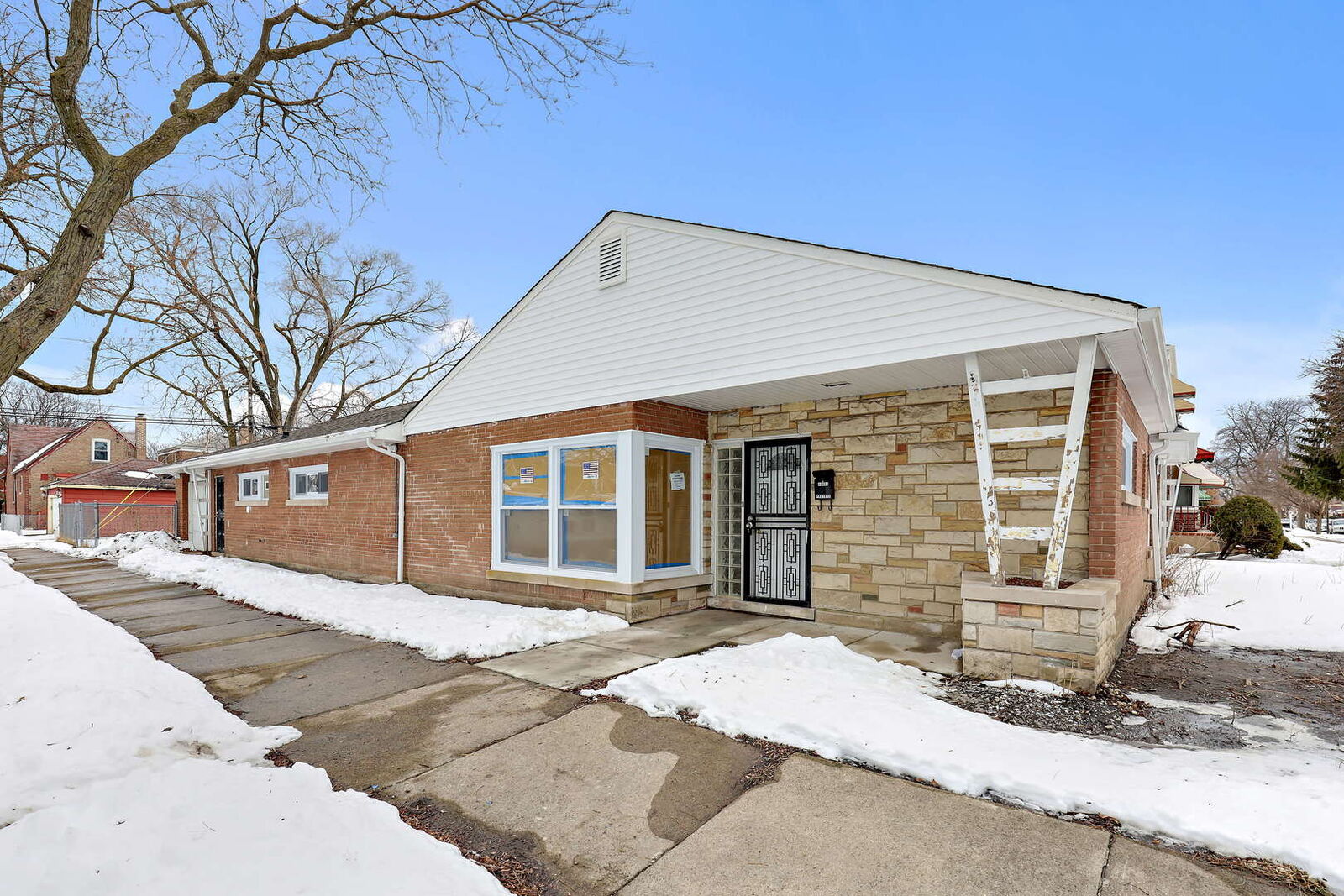 Property Photo: 10401 S Prairie Avenue IL 60628