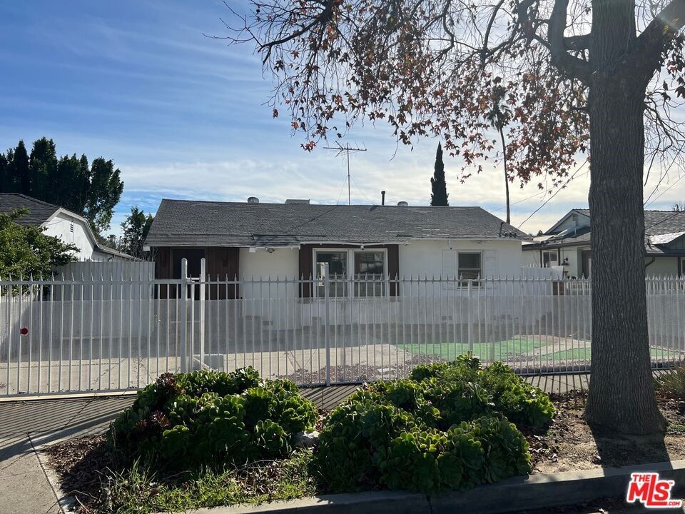 Property Photo:  13830 Calvert Street  CA 91401 