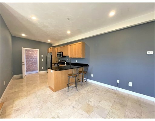 Property Photo: 61 Exchange Street 11 MA 02148