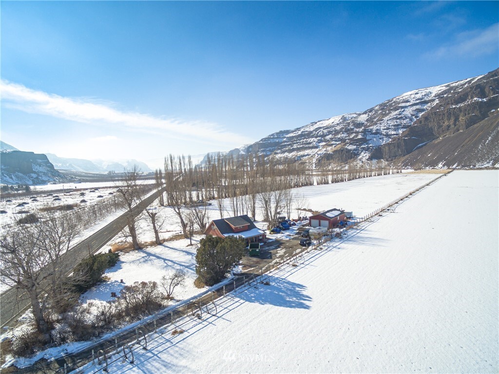 Property Photo: 397 Palisades Road WA 98845