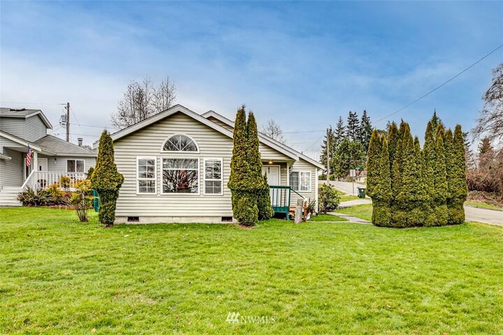 Property Photo: 1138 W 7th Street WA 98363