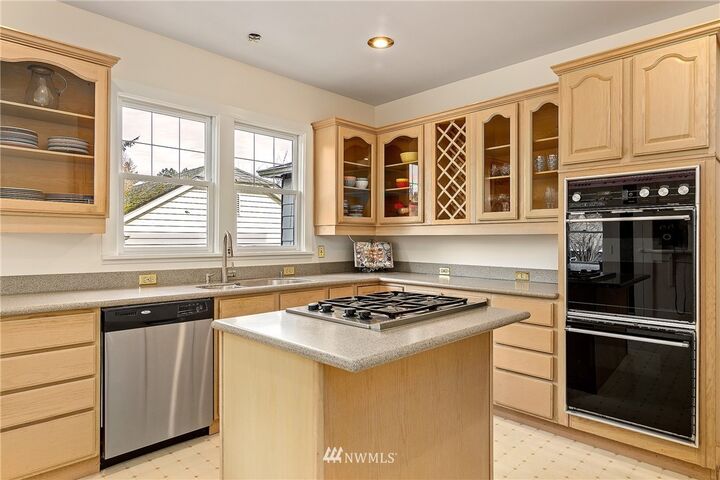Property Photo: 2610 34th Avenue W WA 98199