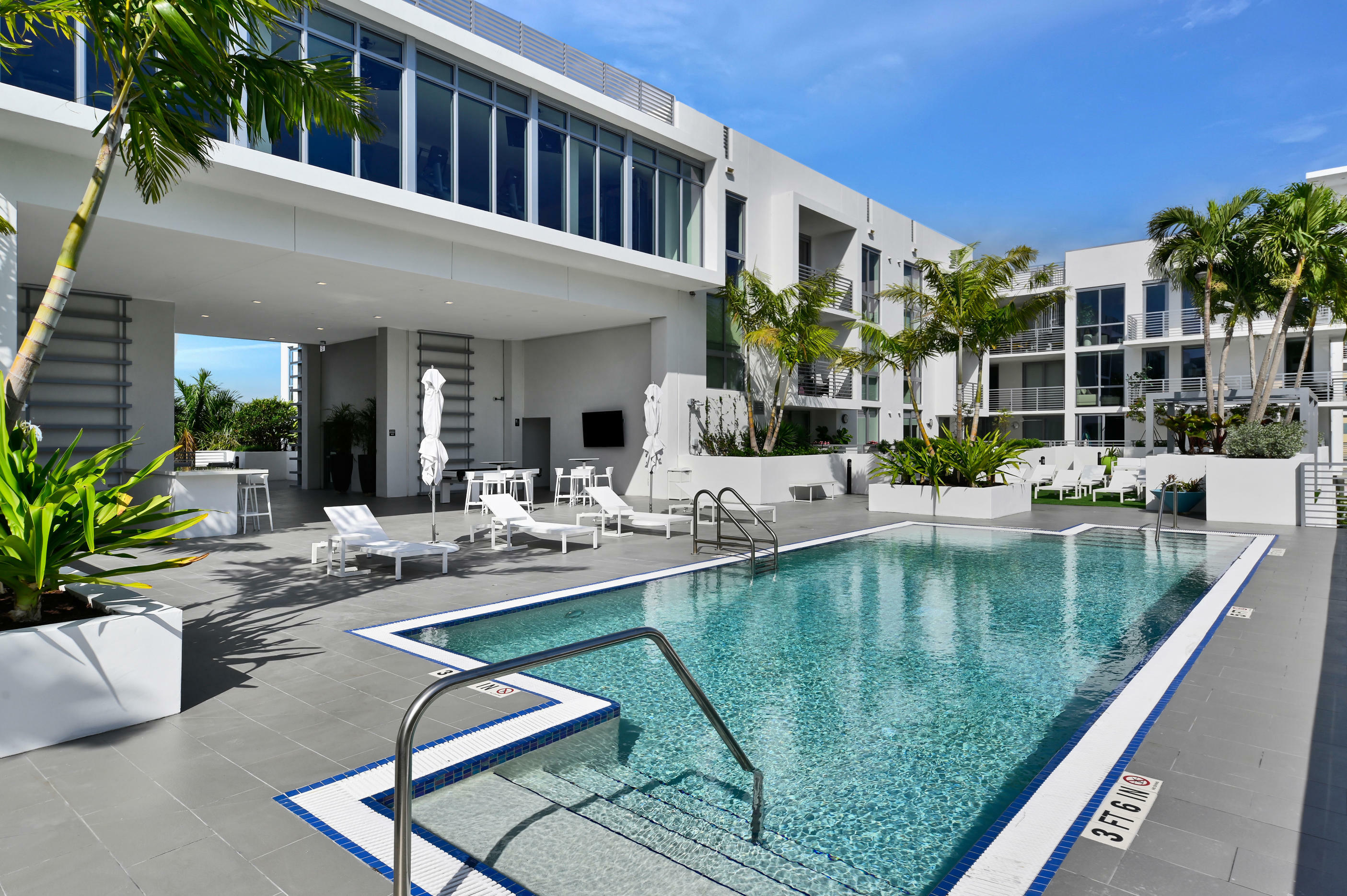 Property Photo: 111 SE 1st Avenue 314 FL 33444