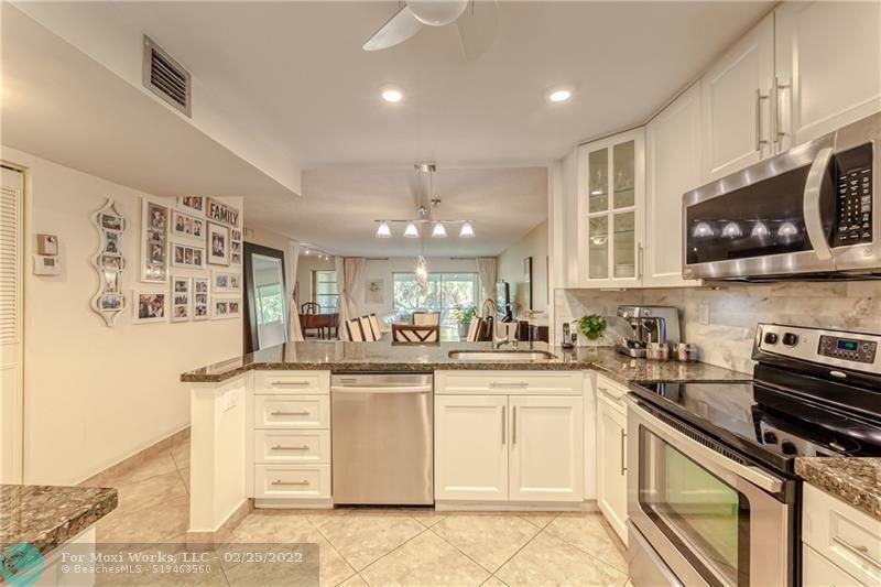 Property Photo:  3772 Inverrary Blvd 201  FL 33319 