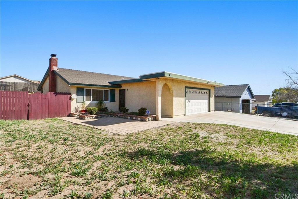 Property Photo: 24991 Sundial Way CA 92557