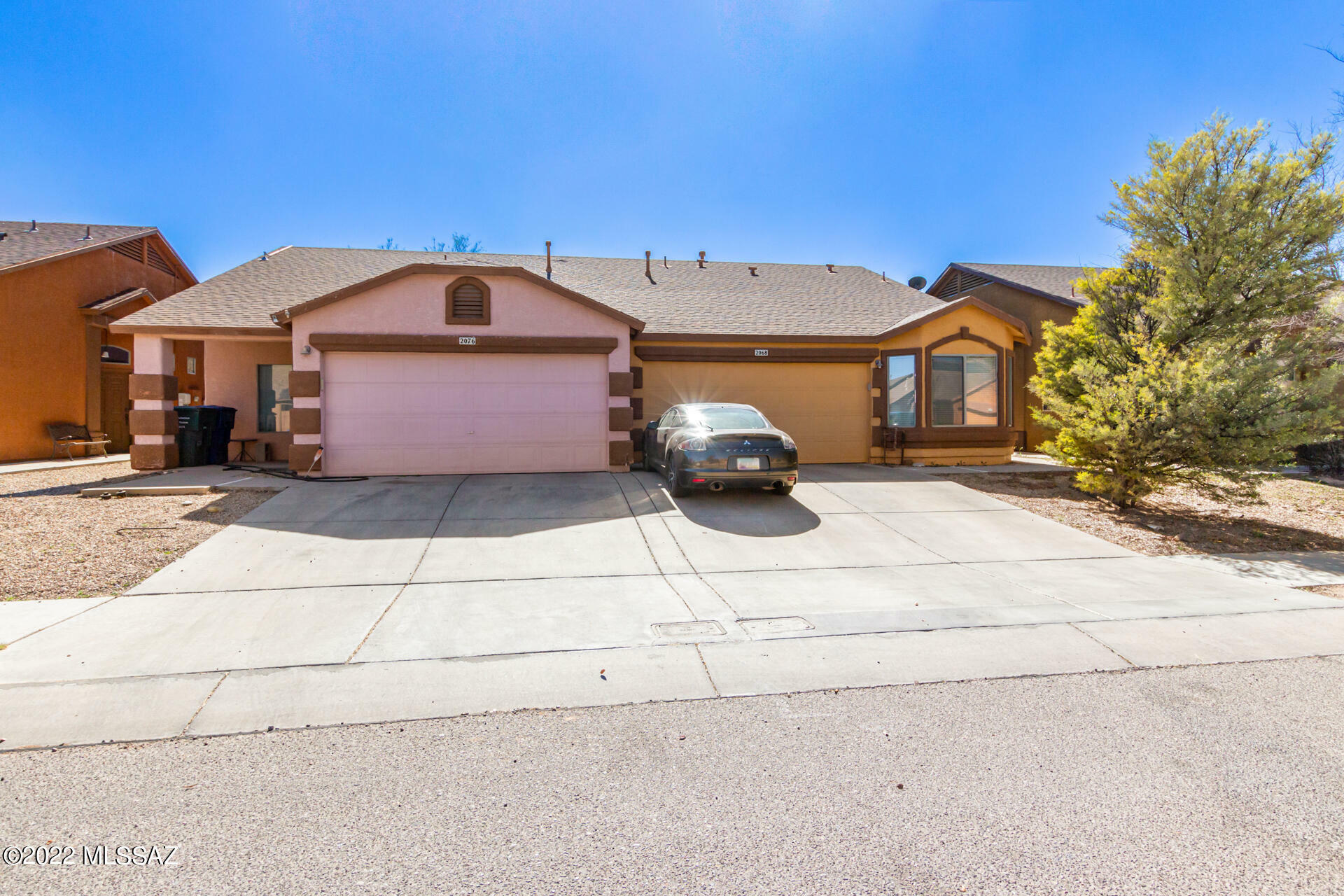 Property Photo:  2068 E Calle Sierra Del Manantial  AZ 85706 