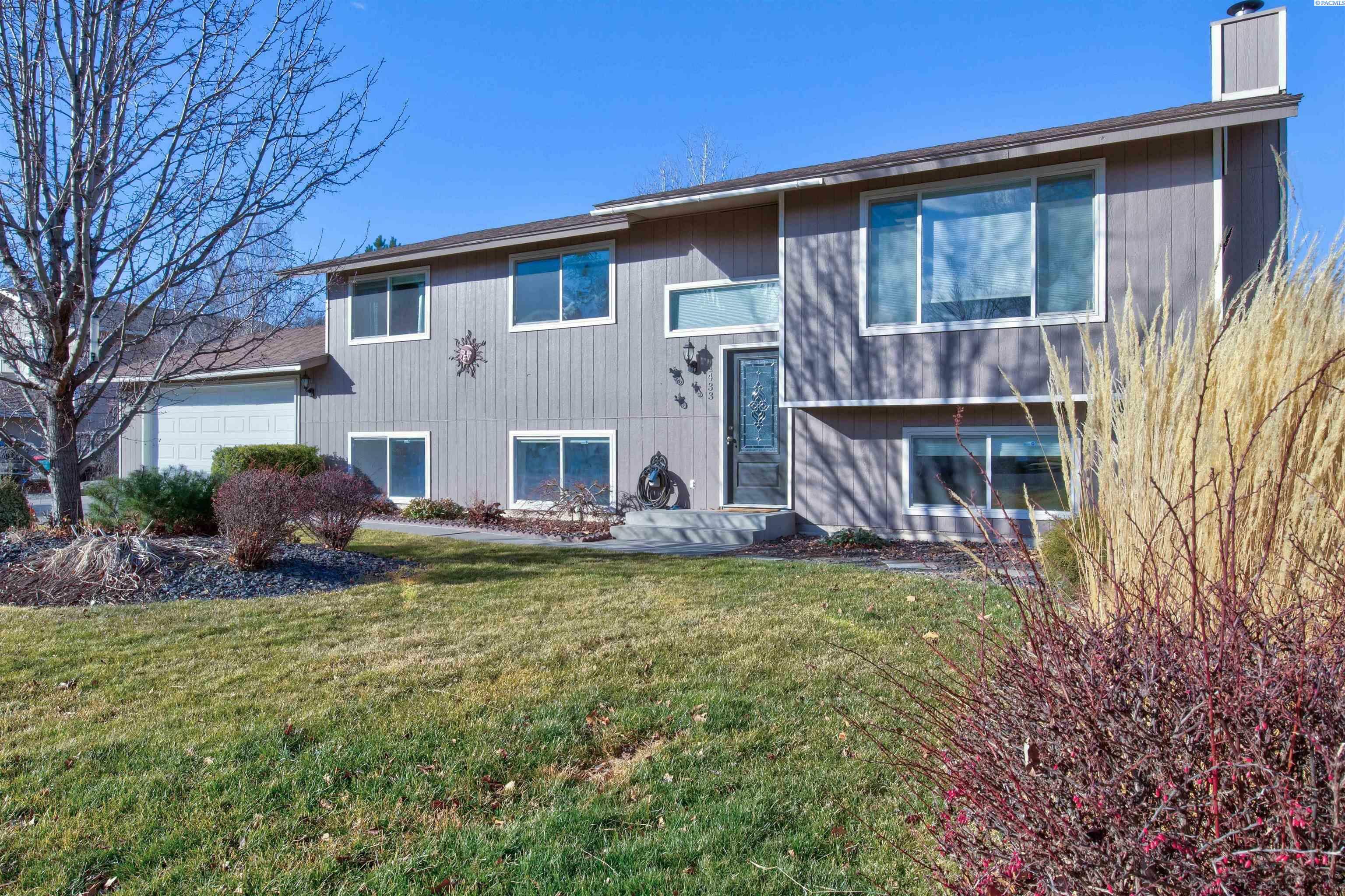 Property Photo:  1433 Rimrock Ave  WA 99352 