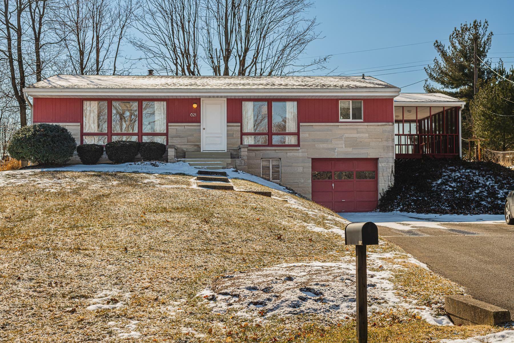 Property Photo:  621 W Skyline Drive  IN 47404-1835 