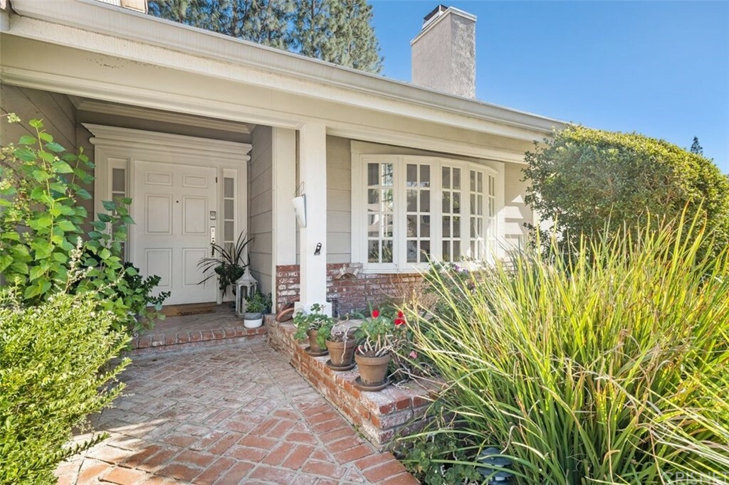 Property Photo: 7116 Briarstone Lane CA 91307